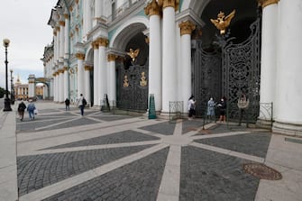 epa08534555 General view of the main gate to the Hermitage State Museum during preparations for reopening after the Covid-19 coronavirus quarantine in St. Petersburg, Russia, 08 July 2020. The Hermitage will start selling electronic tickets to individual visitors on 09 July 2020. The Main Museum Complex, which includes the Winter Palace, a former imperial residence, will resume the reception of visitors on 15 July 2020. Other exhibition complexes will open their doors to the public later, from 01 August 2020 on.  EPA/ANATOLY MALTSEV