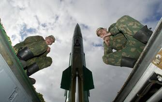 Kaliningrad, RUSSIAN FEDERATION:  Russian soldiers sit on the launcher of Tochka-M (Point-M), short range missile, which has a range of about 44 miles (70 kilometres) prior its launch at the military training ground outside Russian enclave of Kaliningrad, 05 October 2005. AFP PHOTO  (Photo credit should read STRINGER/AFP via Getty Images)