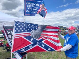 Donald Trump, nel frattempo, continua ad incontrare i suoi sostenitori in giro per l'America: ieri si trovava a Selma, in North Carolina