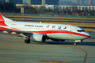 QINGDAO, CHINA - FEBRUARY 21, 2021 - A Shanghai Airlines passenger plane taxies at the Liuting Airport in Qingdao, east China's Shandong Province, Feb 21, 2021. On March 21, 2022, a Boeing 737 of China Eastern Airlines (CEA) lost contact and crashed in Wuzhou while on a mission to fly from Kunming to Guangzhou.  (Photo by Costfoto / Sipa USA)