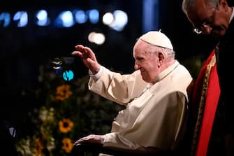Pope Francis presides over the Via Crucis (Way of the Cross) torchlight procession on the Good Friday in front of ancient Colosseum in Rome, Italy.  15 April 2022. ANSA / RICCARDO ANTIMIANI
