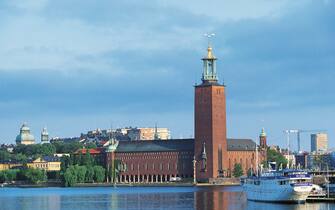 492762231 SWEDEN - APRIL 08: The Stadhuset (Town Hall), 20th century, seen from Lake Malaren, Stockholm. Sweden. (Photo by DeAgostini/Getty Images)