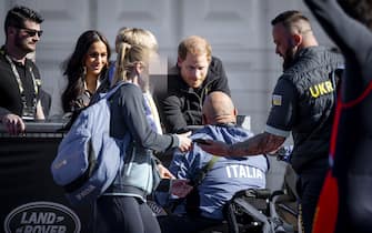THE HAGUE - The Duke and Duchess of Sussex, Prince Harry and his wife Meghan Markle, talk to participants during the athletics section of the fifth edition of the Invictus Games, an international sporting event for military and veterans who have been psychologically or physically injured during their military work.  ANP SEM VAN DER WAL (Photo by ANP via Getty Images)