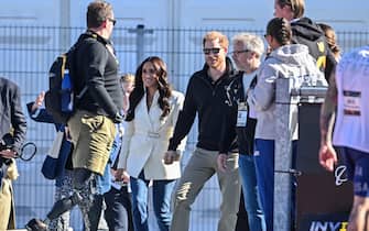 THE HAGUE, NETHERLANDS - APRIL 17: Prince Harry, Duke of Sussex and Meghan, Duchess of Sussex attend day two of the Invictus Games 2020 at Zuiderpark on April 17, 2022 in The Hague, Netherlands. (Photo by Samir Hussein/WireImage)