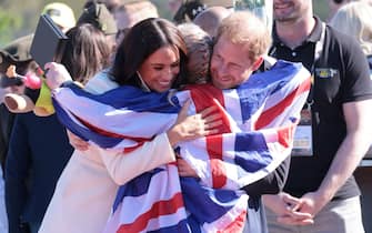 THE HAGUE, NETHERLANDS - APRIL 17: Prince Harry, Duke of Sussex and Meghan, Duchess of Sussex hug Lisa Johnston of Team United Kingdom at the Athletics Competition during day two of the Invictus Games The Hague 2020 at Zuiderpark on April 17, 2022 in The Hague, Netherlands.  (Photo by Chris Jackson / Getty Images for the Invictus Games Foundation)