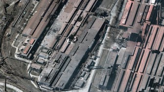 epa09843365 A handout satellite image made available by Maxar Technologies shows damaged Azovstal Metallurgical Factory buildings, in Mariupol, Ukraine, 22 March 2022. Russian troops entered Ukraine on 24 February prompting the country's president to declare martial law and triggering a series of announcements by Western countries to impose severe economic sanctions on Russia.  EPA/MAXAR TECHNOLOGIES HANDOUT -- MANDATORY CREDIT: SATELLITE IMAGE 2022 MAXAR TECHNOLOGIES -- THE WATERMARK MAY NOT BE REMOVED/CROPPED -- HANDOUT EDITORIAL USE ONLY/NO SALES