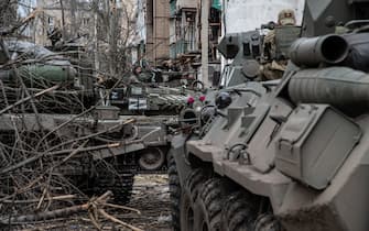 MARIUPOL, UKRAINE - 2022/04/18: Russian / pro-Russian armor gathers in eastern Mariupol for an assault on the Azovstal plant where fierce fighting continues.  The battle between Russian / Pro Russian forces and the defending Ukrainian forces led by the Azov battalion continues in the port city of Mariupol.  (Photo by Maximilian Clarke / SOPA Images / LightRocket via Getty Images)