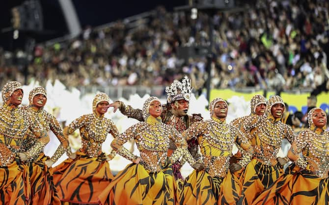 Brasile, dopo due anni di stop per Covid tornano le sfilate del Carnevale.  FOTO