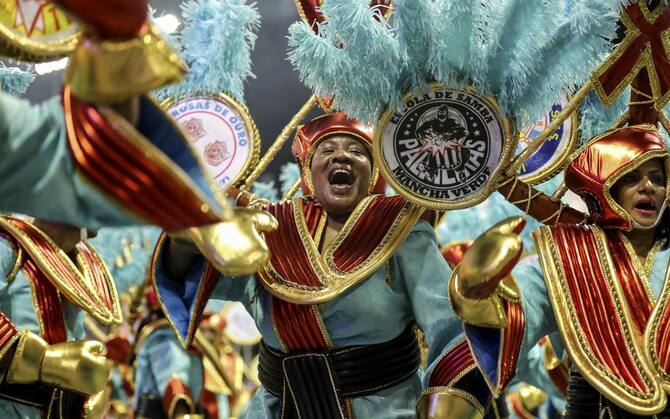 Brasile, dopo due anni di stop per Covid tornano le sfilate del Carnevale.  FOTO