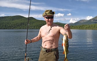 TOPSHOT - Russian President Vladimir Putin fishes in the remote Tuva region in southern Siberia. The picture taken between August 1 and 3, 2017. (Photo by Alexey NIKOLSKY / SPUTNIK / AFP) (Photo by ALEXEY NIKOLSKY/SPUTNIK/AFP via Getty Images)