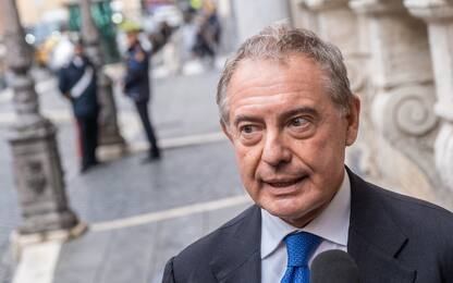 Prezzo carburanti, Urso: rincari ingiustificati, tutelare consumatori