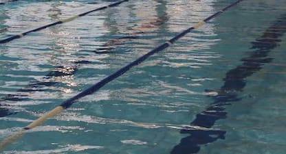 In Germania la prima piscina che autorizza donne in topless