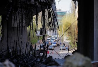 UKRAINE RUSSIA CONFLICT epa09916100 A building damaged in the previous day's shelling in Kyiv, Ukraine, 29 April 2022. Ten people were injured during that shelling, the Centre for Defence Strategies (CDS) reports in its daily briefing. Russian troops entered Ukraine on 24 February resulting in fighting and destruction in the country and triggering a series of severe economic sanctions on Russia by Western countries. EPA/SERGEY DOLZHENKO