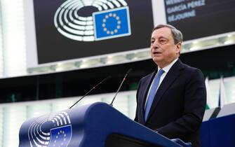 epa09924240 Prime Minister of Italy, Mario Draghi delivers a speech during a debate on 'This is Europe' at the European Parliament in Strasbourg, France, 03 May 2022.  EPA/JULIEN WARNAND