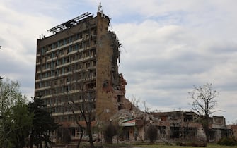 MARIUPOL, UKRAINE - MAY 04: Destroyed buildings are seen as Russian attacks continue in Mariupol, Ukraine on May 04, 2022. Residents of Mariupol at this time are trying to survive on their own and in evacuation camps. (Photo by Leon Klein/Anadolu Agency via Getty Images)
