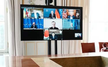 epa09933966 The video screen of G7 leaders during a video-conference on Ukraine at the Elysee Palace, in Paris, France, 08 May 2022.  EPA/Thibault Camus / POOL  MAXPPP OUT