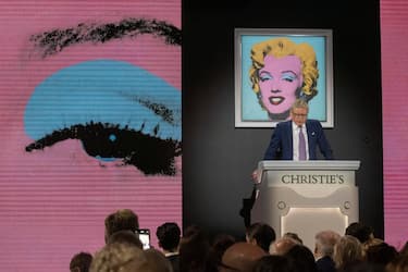epa09936993 Christie's auctioneer begins the auction of 'Shot Sage Blue Marilyn' by Andy Warhol during an Evening Sale of works from The Collection of Thomas and Doris Amman at Christie's Auction House in New York, New York, USA, 09 May 2022.  EPA/SARAH YENESEL