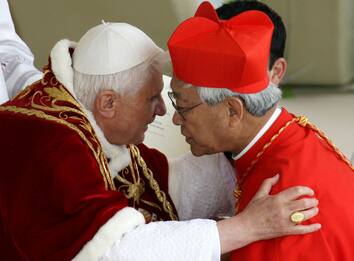 Hong Kong, arrestato e poi rilasciato il cardinale Joseph Zen