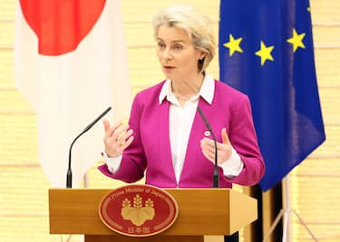 epa09941550 European Commission President Ursula von der Leyen announces a joint statement with Japanese Prime Minister Fumio Kishida and European Council President Charles Michel at the prime minister's official residence in Tokyo, Japan, 12 May 2022. The visit is the first to Japan for the two EU chiefs since they took office in 2019.  EPA/YOSHIKAZU TSUNO / POOL