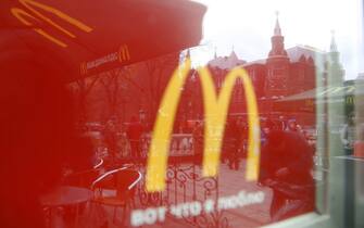epa04153909 People are reflected in the window of a McDonald's restaurant on Manezhnaya Square in Moscow, Russia, 04 April 2014. According to media reports, McDonald's is temporarily closing down its three restaurants in Crimea due to political tensions affecting the region.  EPA/MAXIM SHIPENKOV