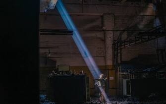 azovstal Un soldato ucraino del battaglione Azov all'interno dell'acciaieria, Mariupolo, 16 maggio 2022. ANSA/BATTAGLIONE AZOV +++ NO SALES, EDITORIAL USE ONLY +++