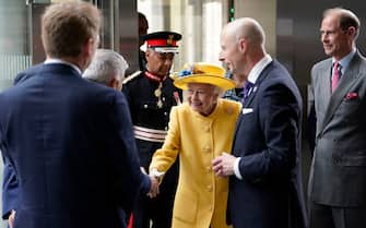 LONDON, ENGLAND - MAY 17: Queen Elizabeth II and Prince Edward, Earl of Wessex (R) meet staff who have been key to the Crossrail project, as well as Elizabeth Line staff who will be running the railway, including apprentices, drivers, and station staff, to mark the completion of London's Crossrail project at Paddington Station on May 17, 2022 in London, England. (Photo by Andrew Matthews - WPA Pool/Getty Images)