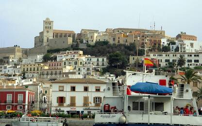 Manca personale, hotel Ibiza offre 200 euro a chi recluta amici