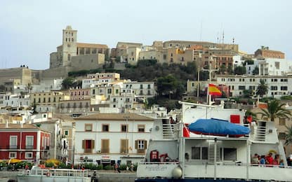 Manca personale, hotel Ibiza offre 200 euro a chi recluta amici