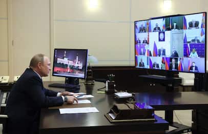 Russia, Putin: "cyber aggressione contro Mosca fallita come sanzioni