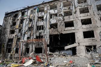 epa09964988 The destroyed Security Service of Ukraine (SBU) building in Mariupol, Ukraine, 21 May 2022 (issued 22 May 2022). The Chief spokesman of the Russian Defense Ministry, Major General Igor Konashenkov, said on 20 May that the long-besieged Azovstal steel plant in Mariupol was under full Russian army control.  EPA/ALESSANDRO GUERRA