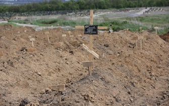 MARIUPOL, UKRAINE - MAY 21: A view from unmarked graves at the Starokrymsky cemetery amid Russian attacks in Mariupol, Ukraine on May 21, 2022. (Photo by Leon Klein/Anadolu Agency via Getty Images)