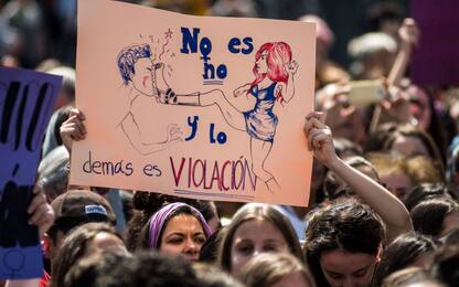 Spagna, approvata legge contro le violenze sessuali: “Solo sì è sì"