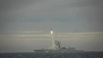 Le forze armate russe hanno annunciato di aver portato a termine con successo un nuovo test del missile da crociera ipersonico Zircon, 28 maggio 2022. Il missile è stato lanciato dalla fregata Ammiraglio Gorchkov dal Mare di Barents verso un bersaglio nel Mar Bianco, entrambi nell'Artico ma a un migliaio di chilometri di distanza.    Telegram / Ministero Difesa russo  +++ATTENZIONE LA FOTO NON PUO' ESSERE PUBBLICATA O RIPRODOTTA SENZA L'AUTORIZZAZIONE DELLA FONTE DI ORIGINE CUI SI RINVIA+++   +++NO SALES; NO ARCHIVE; EDITORIAL USE ONLY+++