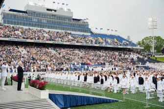 Gaffe di Biden nel suo discorso per la cerimonia di laurea dei cadetti dell’Accademia navale di Annapolis