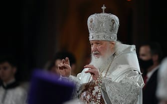 epa09905323 Patriarch Kirill of Moscow and All Russia attends the Orthodox Easter holiday service at the Christ the Saviour Cathedral in Moscow, Russia, Russia, 23 April 2022. Easter is the central church holiday in Russian Orthodox church.  EPA/ALEXANDER ZEMLIANICHENKO / POOL