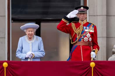Giubileo, chi è l'uomo in uniforme sul balcone accanto alla regina