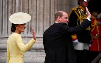1241071069 LONDON, ENGLAND - JUNE 03: Prince William, Duke of Cambrudge and Catherine, Duchess of Cambridge arrive for the National Service of Thanksgiving to Celebrate the Platinum Jubilee of Her Majesty The Queen at St Paul's Cathedral on June 3, 2022 in London, England. The Platinum Jubilee of Elizabeth II is being celebrated from June 2 to June 5, 2022, in the UK and Commonwealth to mark the 70th anniversary of the accession of Queen Elizabeth II on 6 February 1952. (Photo by Toby Melville - WPA Pool/Getty Images)
