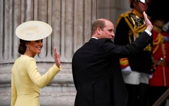 LONDON, ENGLAND - JUNE 03:  Prince William, Duke of Cambrudge and Catherine, Duchess of Cambridge arrive for the National Service of Thanksgiving to Celebrate the Platinum Jubilee of Her Majesty The Queen at St Paul's Cathedral on June 3, 2022 in London, England. The Platinum Jubilee of Elizabeth II is being celebrated from June 2 to June 5, 2022, in the UK and Commonwealth to mark the 70th anniversary of the accession of Queen Elizabeth II on 6 February 1952. (Photo by Toby Melville - WPA Pool/Getty Images)