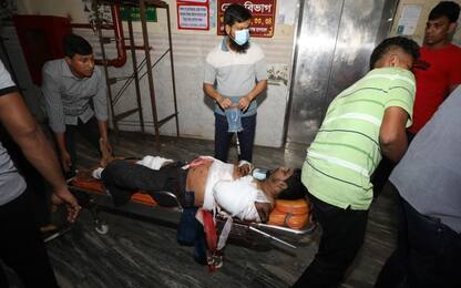 Bangladesh, scoppio in deposito container: decine di morti
