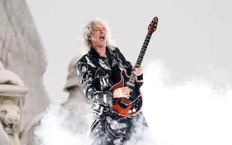 British guitarist Brian May of Queen performs during the Platinum Party at Buckingham Palace on June 4, 2022 as part of Queen Elizabeth II's platinum jubilee celebrations. - Some 22,000 people and millions more at home are expected at a star-studded musical celebration for Queen Elizabeth II's historic Platinum Jubilee. (Photo by Alberto Pezzali / POOL / AFP) (Photo by ALBERTO PEZZALI/POOL/AFP via Getty Images)