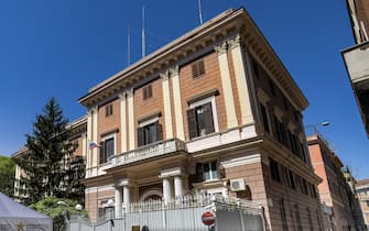 ** NO WEB AND NEWSPAPERS ONLY FOR ITALY ** Rome, Launch of red paint at the entrance of the Russian embassy in Via Gaeta