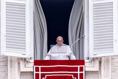 Papa Francesco sull’Ucraina: “Il tempo non raffreddi il nostro dolore”