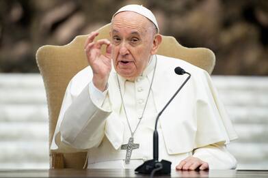 Papa annuncia: due donne nella commissione per eleggere i vescovi