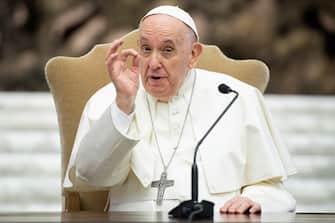 Papa Francesco durante l'udienza alle partecipanti all Assemblea plenaria dell Unione Internazionale delle Superiore Generali, 5 maggio 2022. ANSA/ VATICAN MEDIA HO-NO SALES EDITORIAL USE ONLY