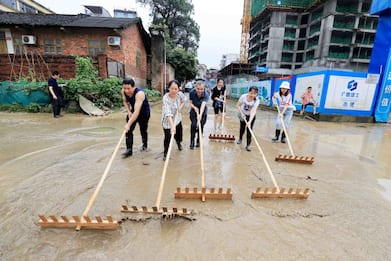Cina, piogge e inondazioni: decine di morti e migliaia di evacuati