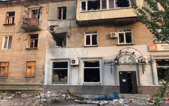 I russi hanno sparato al mercato, al college minerario e alla scuola di Lysychansk, dove sono rimaste ferite due persone, 7 giugno 2022. L'intensità dei combattimenti a Severodonetsk e nella vicina Lysychansk le ha rese entrambe 'città morte': lo ha dichiarato il presidente ucraino Volodymyr Zelensky nel suo ultimo video messaggio. ANSA/US FORZE ARMATE UCRAINA