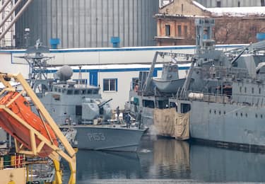 Ukrainian military and coast guard ships stand in the harbor of the city of Odesa, Ukraine, 28 January 2022 amid escalation on the Ukraine-Russia border.  ANSA/SERGII GUMENIUK