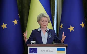 epa10007690 President of EU Commission Ursula von der Leyen briefs the press after meeting with Ukrainian President Volodymyr Zelensky in Kyiv, Ukraine, 11 June 2022. Ursula von der Leyen arrived in Kyiv for a working visit to meet with top officials and express their support for Ukraine amid the Russian invasion.  EPA/SERGEY DOLZHENKO