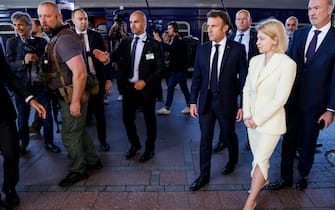 epa10015431 Ukrainian Deputy Prime Minister Iryna Vereshchuk (3-R) welcomes French President Emmanuel Macron (5-R) as he arrives at the Kyiv railway station in Kyiv (Kiev), Ukraine, 16 June 2022. Macron, along with Italian Prime Minister Mario Draghi and German Chancellor Olaf Scholz, traveled from Poland on a night train to Kyiv. The three EU leaders will meet Ukrainian President Volodymyr Zelensky, at a time when Kyiv is pushing for membership of the EU.  EPA/LUDOVIC MARIN / POOL MAXPPP OUT