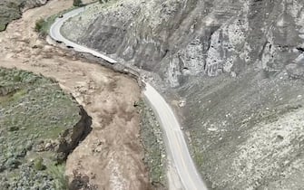 Una strada franata nel Parco di Yellowstone